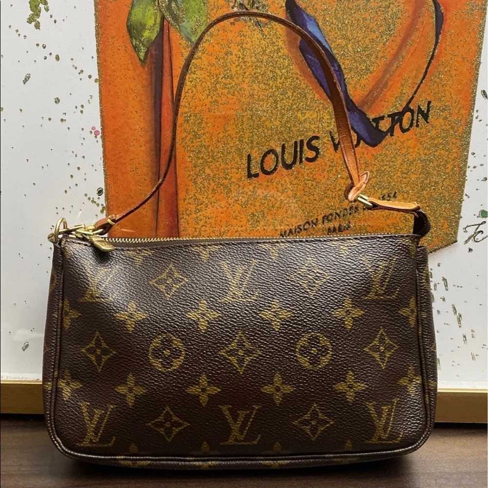 Authentic Louis Vuitton Pochette Monogram